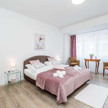 Perla Hradce 302 Lejlighed Hradec Králové Eksteriør billede