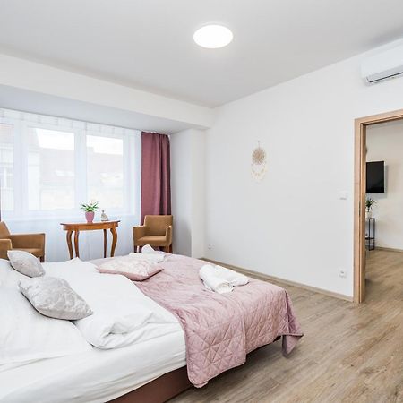 Perla Hradce 302 Lejlighed Hradec Králové Eksteriør billede